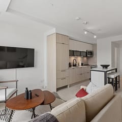 Stylish 3Br2Bth in Dist. District + Free Parking