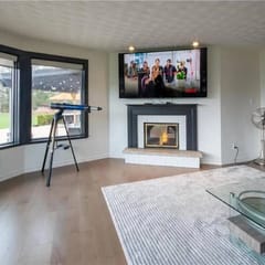 10 Acre Luxury Lakehouse Private Beach TV Room