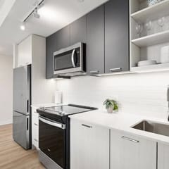 Luxury 4BR Apartment | Stunning Skyline Views
