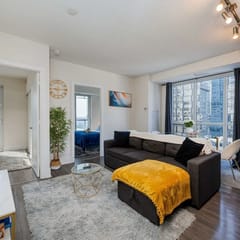 Bright 3BR Condo w/ Roger Centre & Skyline Views