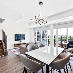 Modern 3Br+Den 2-Storey Townhome w/free parking