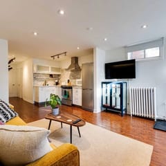 Modern 1BR Basement Suite w/ Private Entrance