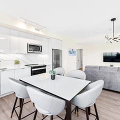 Cloudline Retreat • 4-Bed Toronto Penthouse