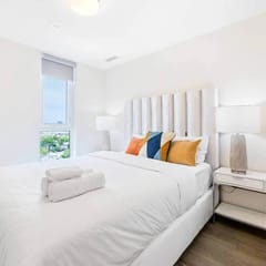 Modern 3BR Penthouse | Skyline & Sunset Views