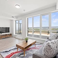 Yorkville 3BR Penthouse • Skyline Views + Parking