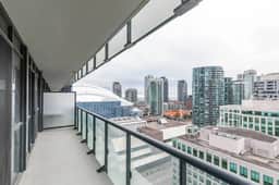 Beautiful 3BR Toronto Getaway | Free Parking - Image 2