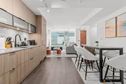 2-Storey 4BDR 3BTH Townhouse in Downtown Toronto - Image 2