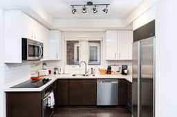 Modern 2BR House, Cozy, Family-Friendly & Central - Image 2