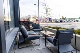 Modern 4BR/3BTH Townhouse w/parking in DT Toronto - Image 5