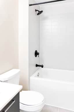 Modern 3BR Penthouse | Skyline & Sunset Views - Image 2