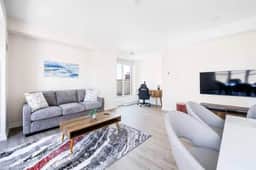 Modern 3BR Penthouse | Skyline & Sunset Views - Image 3
