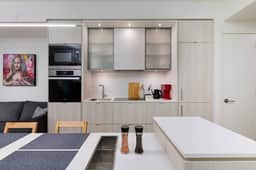 Stylish Yorkville 1BR | Prime Location - Image 2