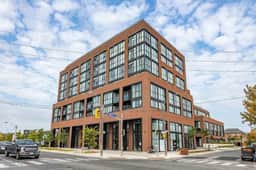 Yorkville 3BR Penthouse • Skyline Views + Parking - Image 2