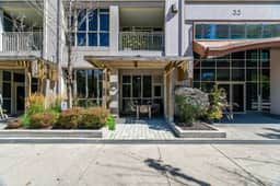 2BR Condo Townhouse Near the Lake | Fort York - Image 4