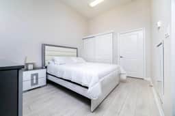2BR Condo Townhouse Near the Lake | Fort York - Image 2