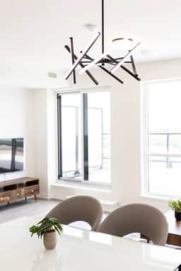 Central 3BR Apt • City Views + Parking - Image 3