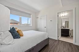 Elegant Townhome Stay | Free Parking - Image 4