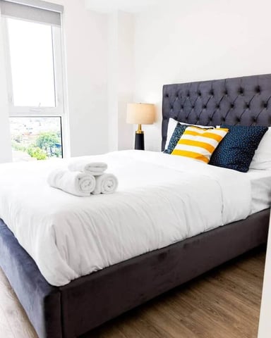 Toronto bedroom with city views