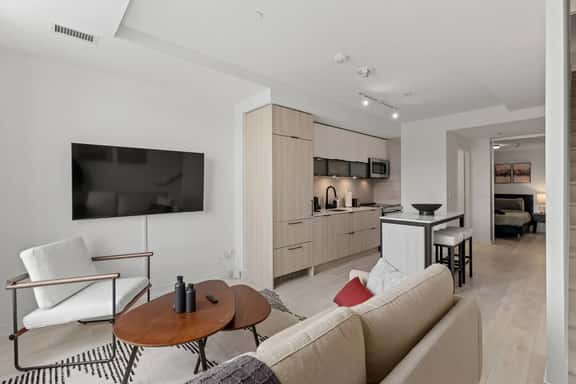 Stylish 3Br2Bth in Dist. District + Free Parking - Image 1