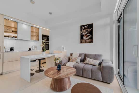 Chic 1BR with City Views in Yorkville - Image 1
