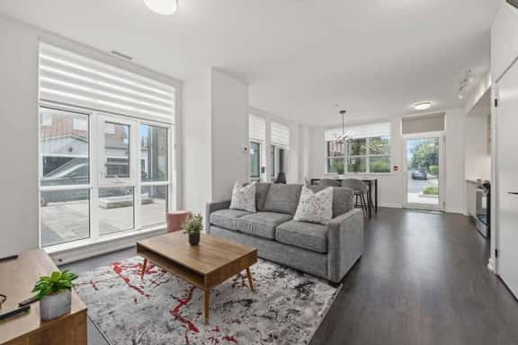 Spacious 2BR Townhouse w/ Parking & Workspace - Image 1