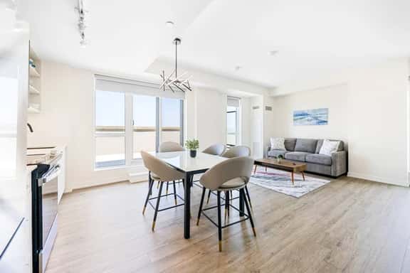 Spacious 3-BDR Home with Incredible View + parking - Image 1