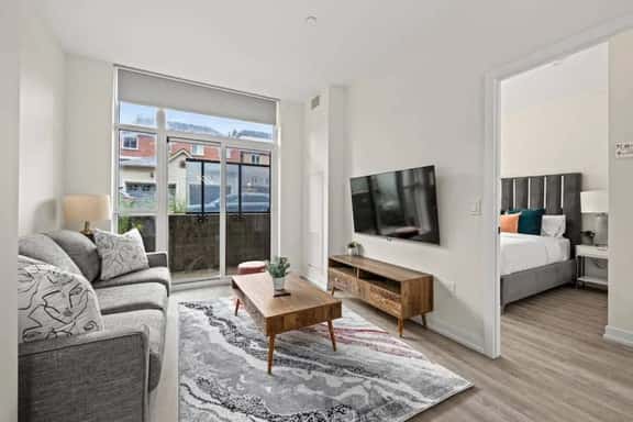 Elegant 2BR Apt | Parking & Comfort - Image 1