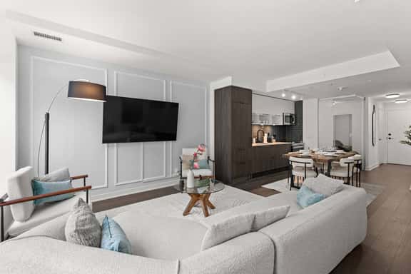 Pro-Designed 4BR3BTH 2-Storey Townhouse-DT Toronto - Image 1