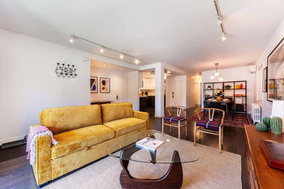 Modern 2BR House, Cozy, Family-Friendly & Central - Image 1