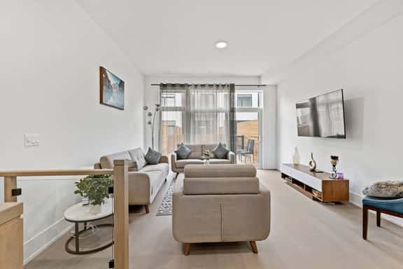 Luxury Townhouse w/ Deck & Parking - Image 1