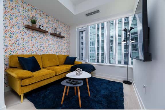 Chic Yorkville Condo • Sleeps 3 • Prime Location - Image 1
