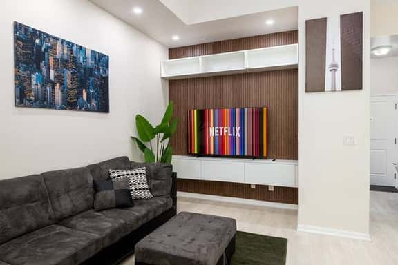 2BR Condo Townhouse Near the Lake | Fort York - Image 1