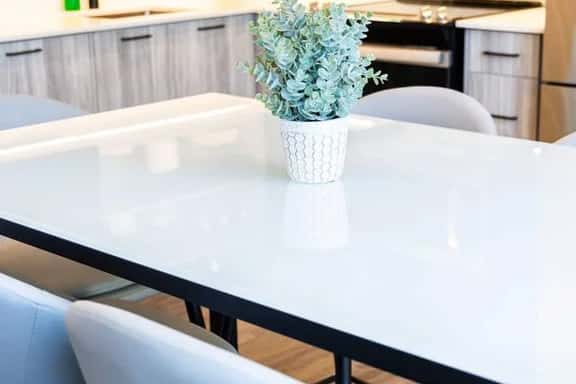 Elegant Townhome Stay | Free Parking - Image 1