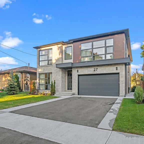 Spacious & Elegant Three Story 6 Bed Townhouse - Image 1