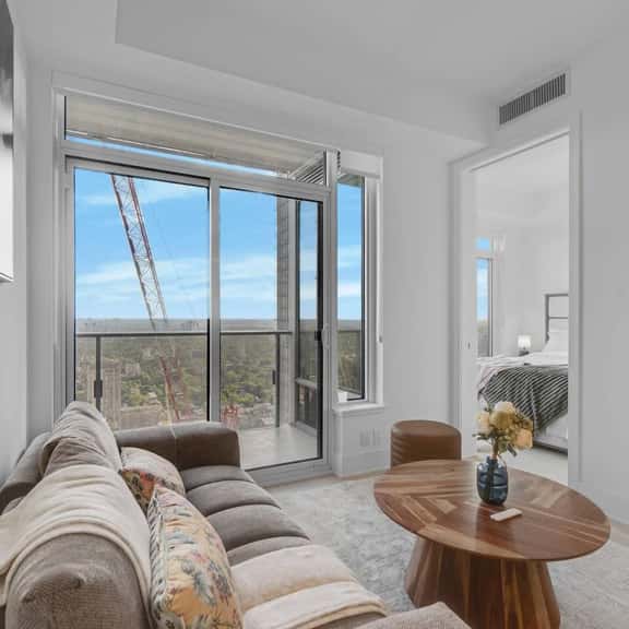Elegant 1BR Yorkville Suite | City Views - Image 1
