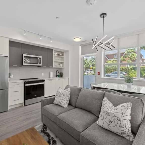 Boutique 1130sqft Stockyard Condo with Parking - Image 1