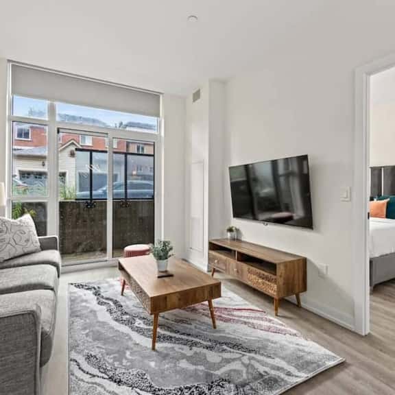 Elegant 2BR Apt | Parking & Comfort - Image 1