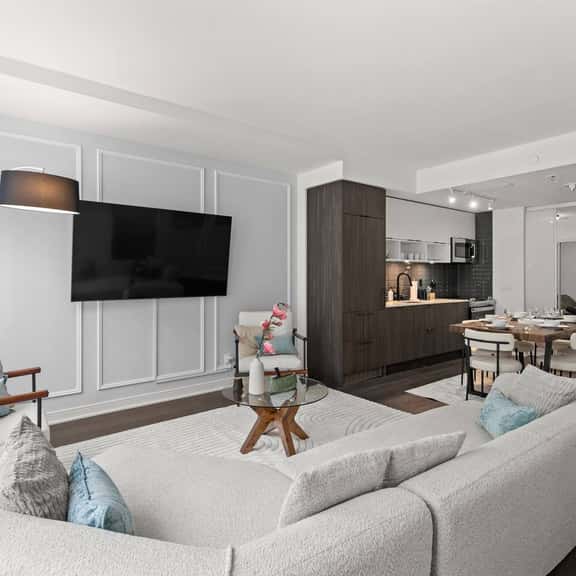 Pro-Designed 4BR3BTH 2-Storey Townhouse-DT Toronto - Image 1