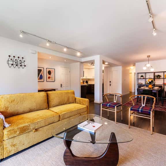 Modern 2BR House, Cozy, Family-Friendly & Central - Image 1