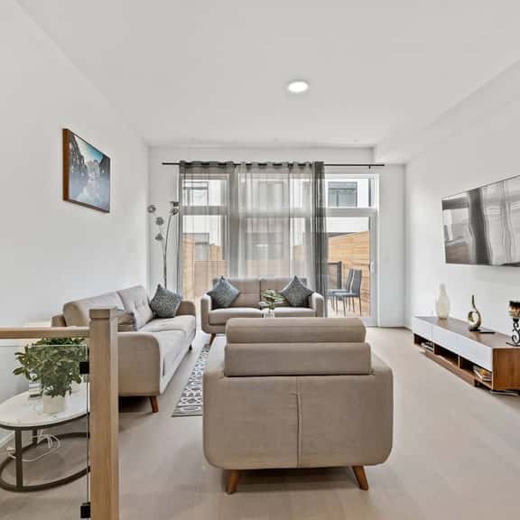 Luxury Townhouse w/ Deck & Parking - Image 1