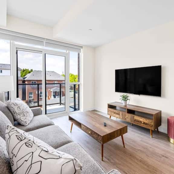 Stylish 3BR Apt | Gorgeous City Views - Image 1