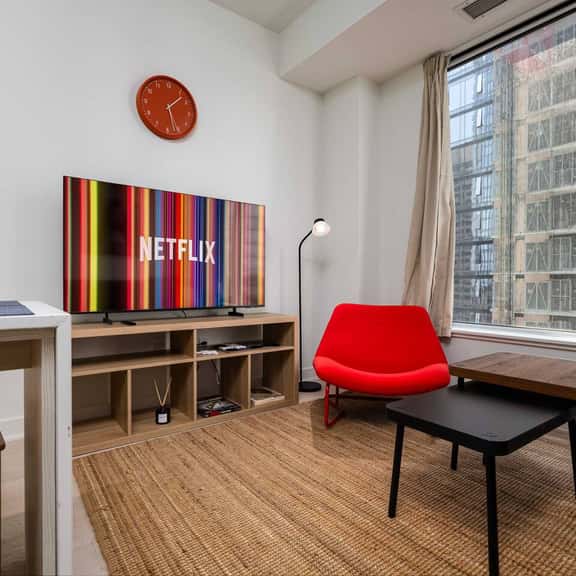Stylish Yorkville 1BR | Prime Location - Image 1