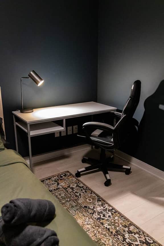 Modern 3BR/2.5BT Home + Free Parking - Image 5