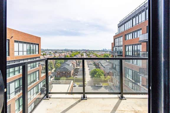 Luxury 4BR Apartment | Stunning Skyline Views - Image 2
