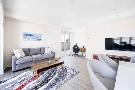 Bright and Cozy 3-Bedroom Home with City Views - Image 3