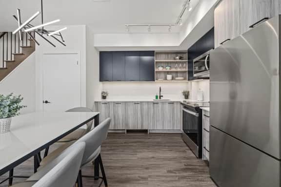 Sleek 2BR Den Townhouse | Parking & Views - Image 3