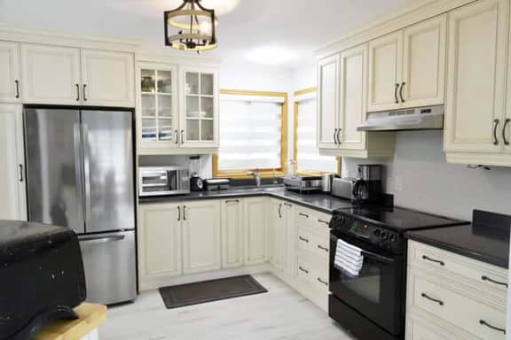 Relaxing 4BR Lake Escape with Patio & BBQ Area - Image 4