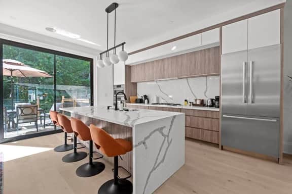 Luxe near High Park • 5BR w/ Theater & Game Room - Image 2