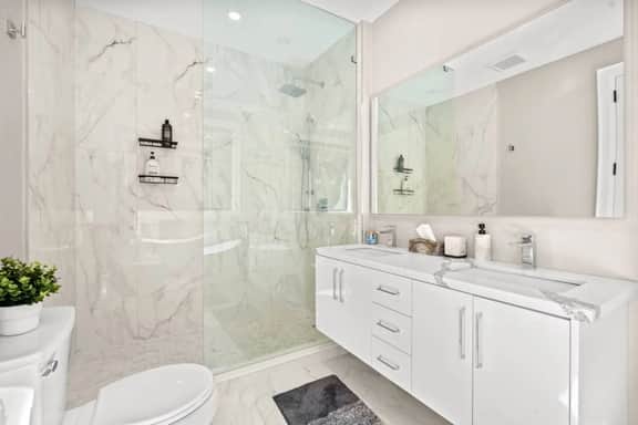 Luxe near High Park • 5BR w/ Theater & Game Room - Image 4