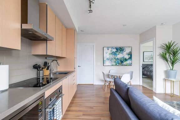 Beautiful 3BR Toronto Getaway | Free Parking - Image 4